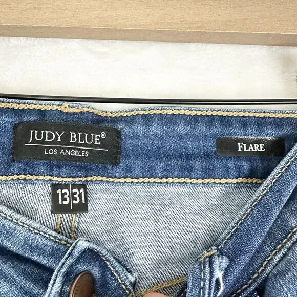 Judy Blue High Waist Wide Hem Flare Jeans Size 13/31 Medium Wash Stretch - Picture 7 of 8